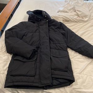 Abercrombie mid length puffer, wind resistant and water resistant. Very warm.